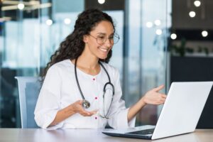 Como médicos e dentistas devem responder os pacientes pela internet?
